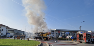 La Guida - Autogru in fiamme nella rotonda di San Defendente di Cervasca