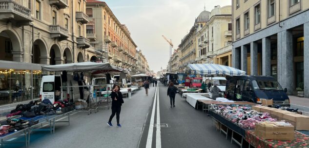 La Guida - Mercato del venerdì in corso Nizza per la Fiera del Marrone