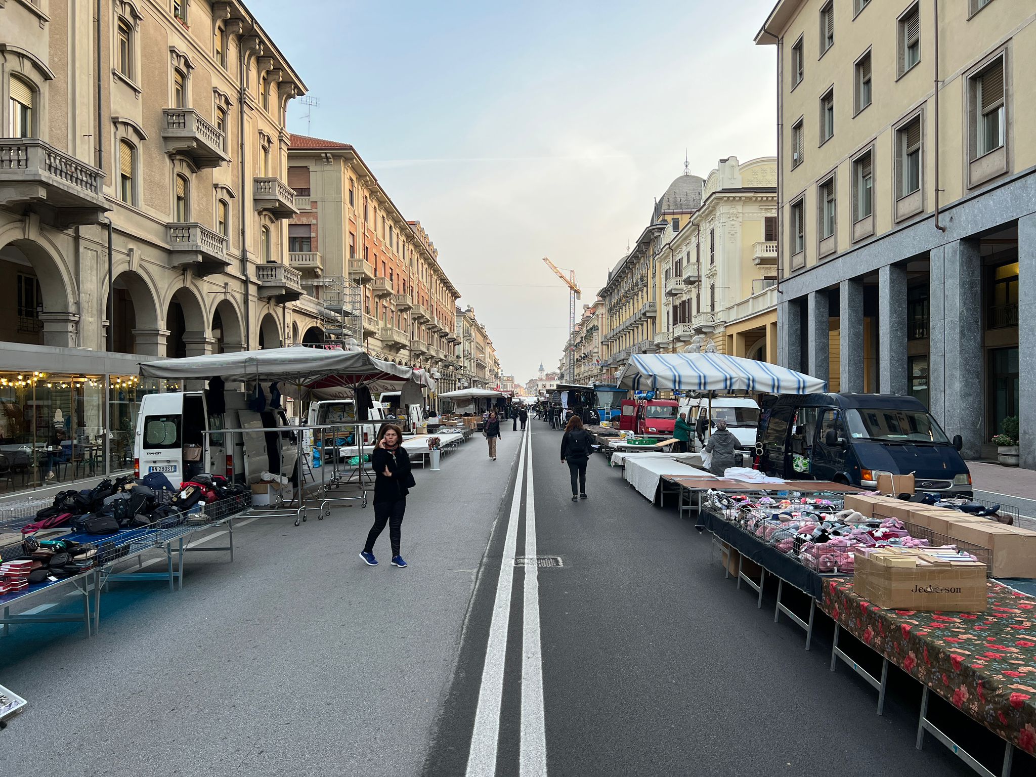 Mercato del venerdì in corso Nizza per la Fiera del Marrone