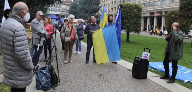 La Guida - In piazza Europa sit-in di solidarietà per il popolo ucraino