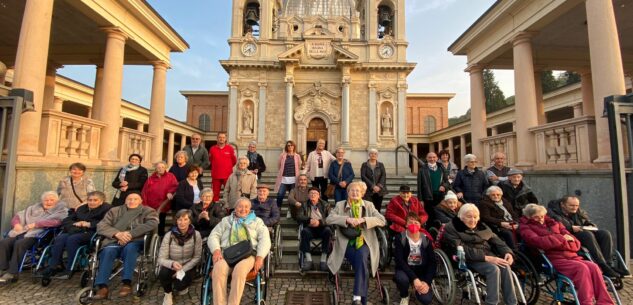 La Guida - Peveragno, anziani a Fontanelle per la festa dei Santi