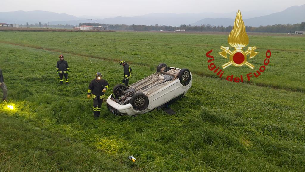 Auto fuori strada a Saluzzo, due ragazze in codice giallo