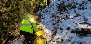 La Guida - Boves, escursionista scivola a causa del terreno innevato, elitrasportata