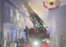 La Guida - Incendio in una casa a Novello, in salvo una mamma e tre bambini