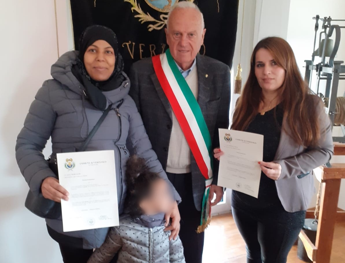 Afafe e Suele, che vivono a Verzuolo, sono diventate cittadine italiane