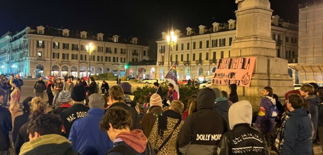 La Guida - In piazza Galimberti per sostenere le donne (VIDEO)