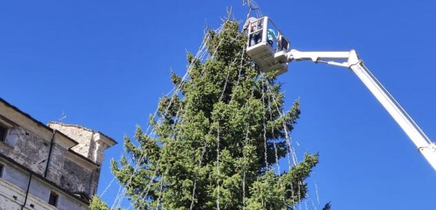 La Guida - Accensione dell’albero di Natale al Santuario di San Magno