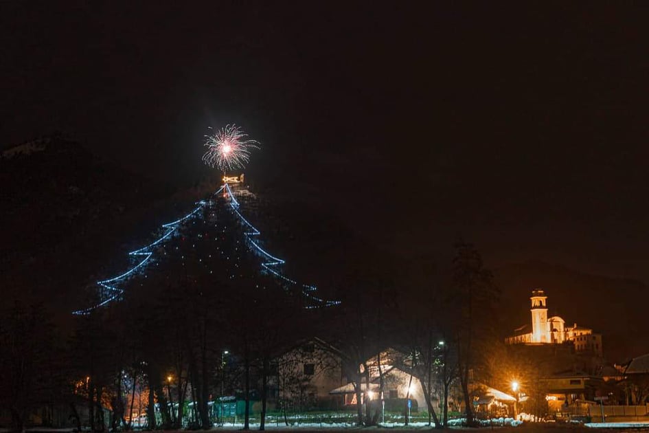 A Bernezzo la fiaccolata dall’albero gigante