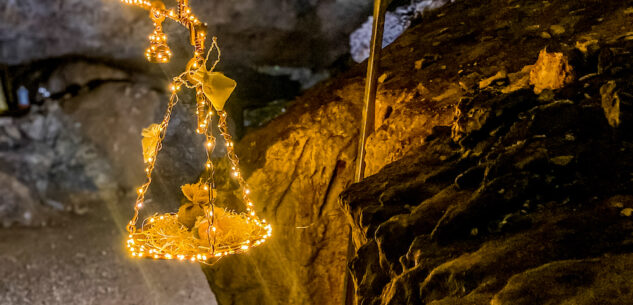 La Guida - Continua la mostra dei presepi nella Grotta dei Dossi