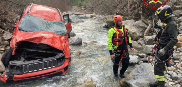 La Guida - Auto precipita nel fiume Stura a Pietraporzio