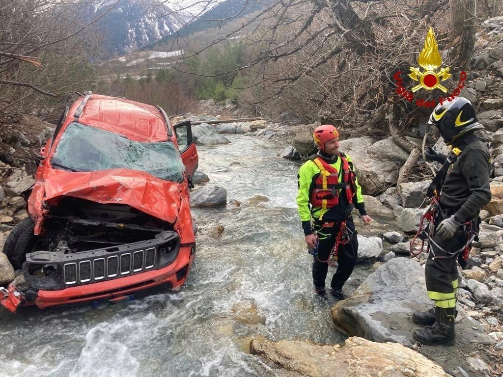 Auto precipita nel fiume Stura a Pietraporzio