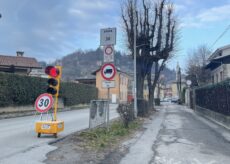 La Guida - Semaforo all’ingresso di via Roma a Caraglio arrivando dalla Valle Grana