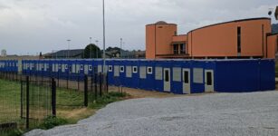Costigliole Saluzzo, bruciato in parte il container della scuola La Guida - Costigliole Saluzzo, bruciato in parte il container della scuola