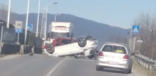 La Guida - Auto si ribalta a Madonna dell’Olmo