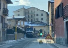 La Guida - Semaforo nel centro di Monterosso Grana