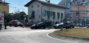 La Guida - Auto ribaltata alla rotatoria in centro Borgo San Giuseppe