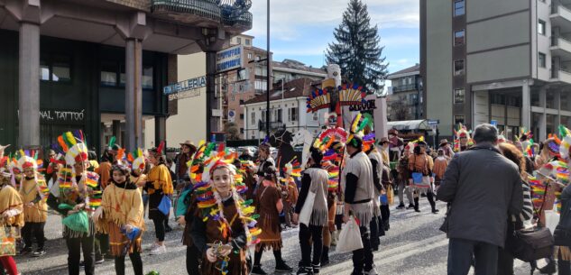 La Guida - Musica, colori, danza: corso Nizza in festa per il Carnevale Ragazzi (video)