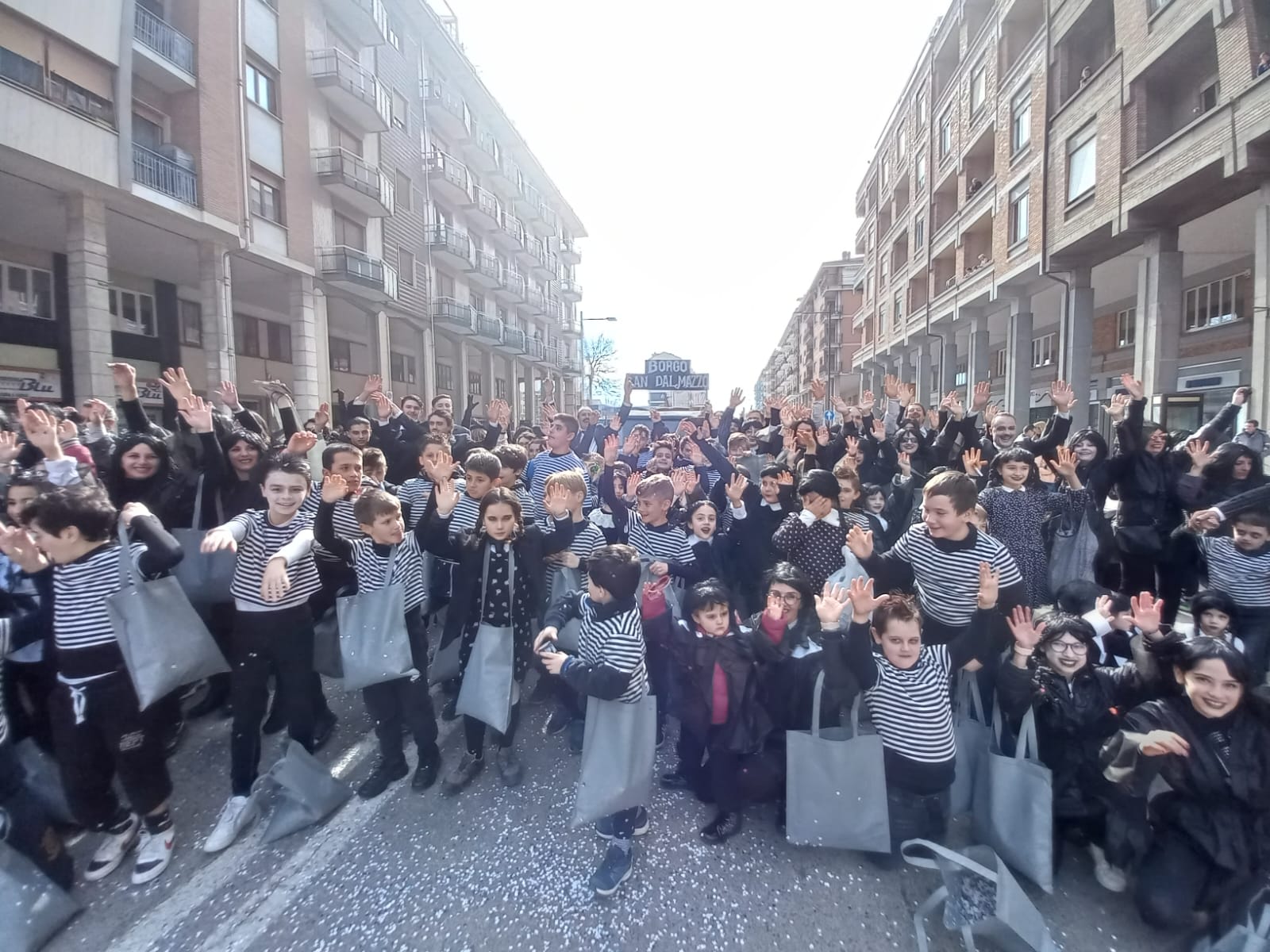 Il gruppo mascherato di Borgo premiato al Carnevale di Cuneo