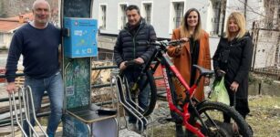 La Guida - Colonnina per la ricarica di bici elettriche