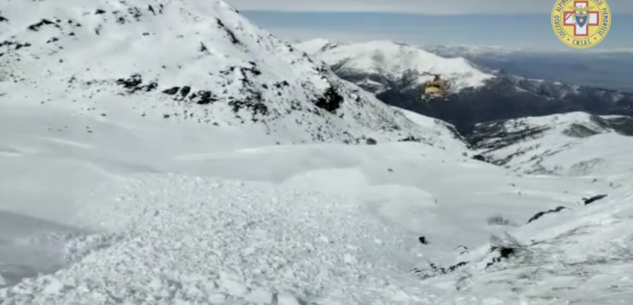 La Guida - Valanga ha travolto uno scialpinista, ferito – Video