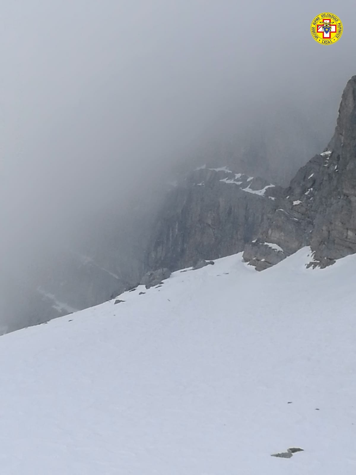 Tre scialpinisti scivolano in un canalone in Valle Pesio, una donna trasportata in ospedale in codice rosso