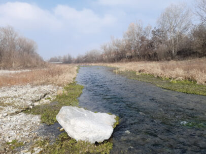 Il torrente Maira a Savigliano, primi mesi del 2023, prima di essere prosciugato dai prelievi a monte.