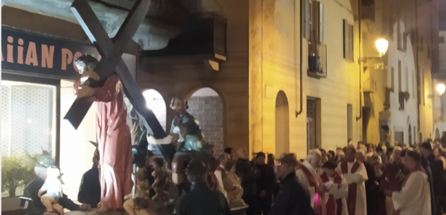 La Guida - Cuneo, grande partecipazione alla Via Crucis cittadina