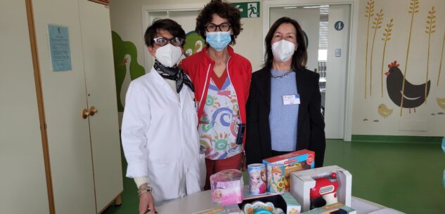 La Guida - Per Pasqua regali ai bambini della pediatria di Savigliano