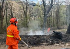 La Guida - Domate le fiamme dell’incendio a Bernezzo