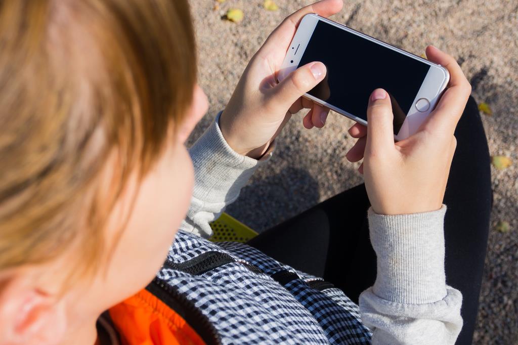 Quegli smartphone in mano ai più piccoli