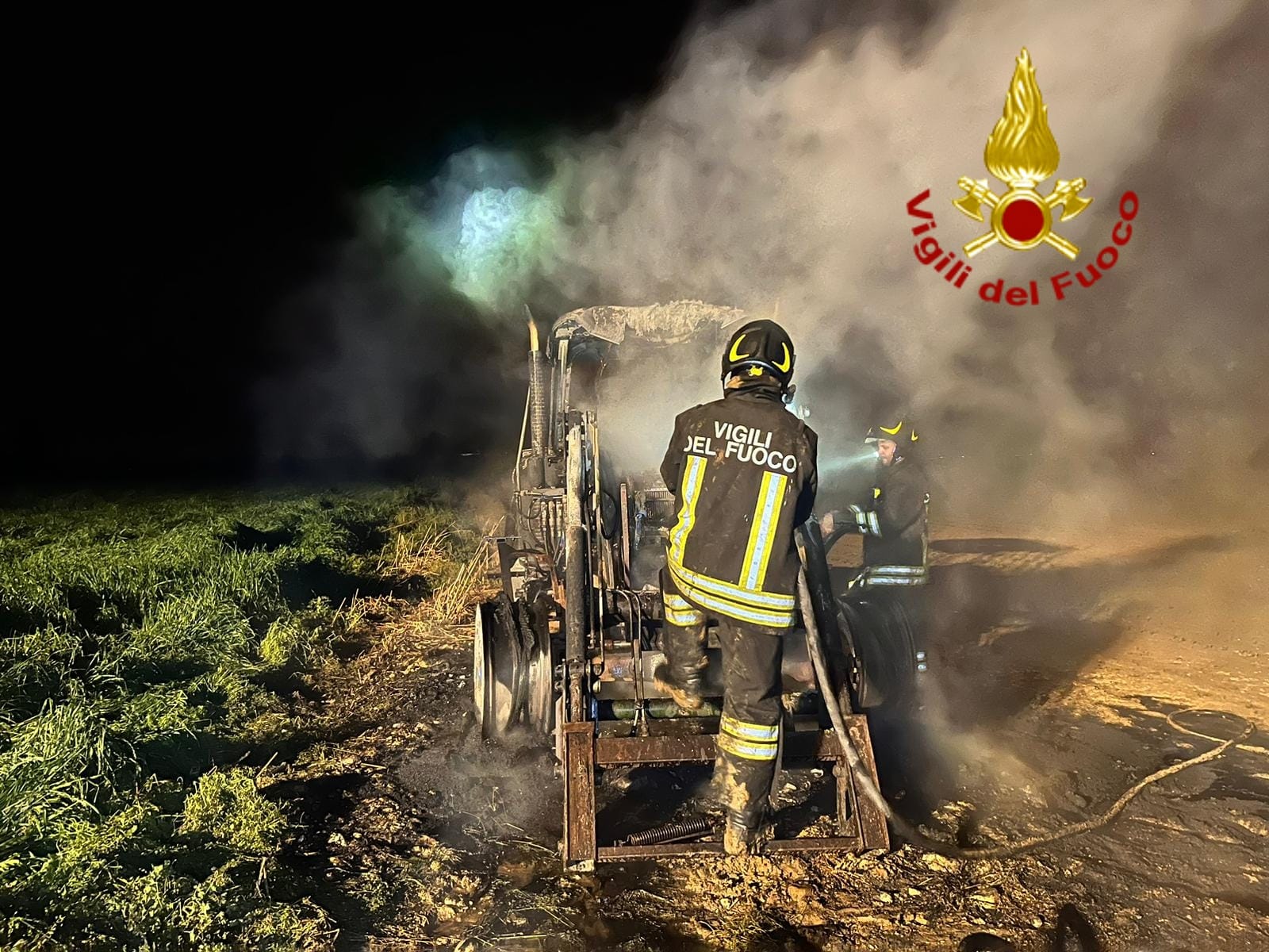 Trattore in fiamme a Veglia di Cherasco