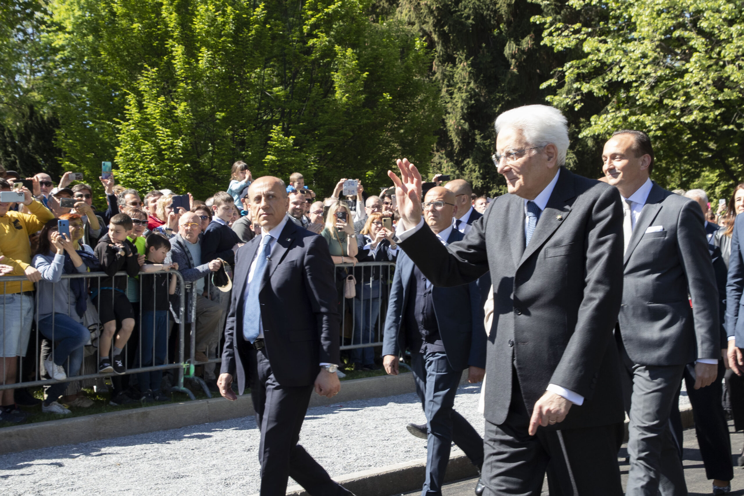 L’emozione di tanti per la visita di Mattarella a Cuneo