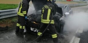 Principio d’incendio su un’auto a Bra, nessun ferito La Guida - Principio d’incendio su un’auto a Bra, nessun ferito