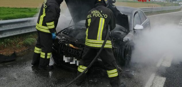 La Guida - Principio d’incendio su un’auto a Bra, nessun ferito