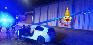 La Guida - Canale, un’auto si schianta contro un palo dell’illuminazione