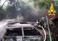 La Guida - Cuneo, auto in fiamme in viale Mistral