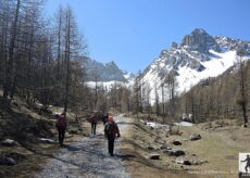 La Guida - Prato Ciorliero e l’antico ponte in pietra; il lago di Valcuca