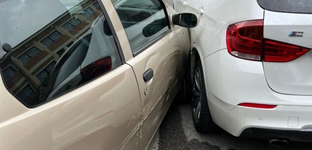 La Guida - Urta un’auto in sosta e rifiuta di sottoporsi all’etilometro