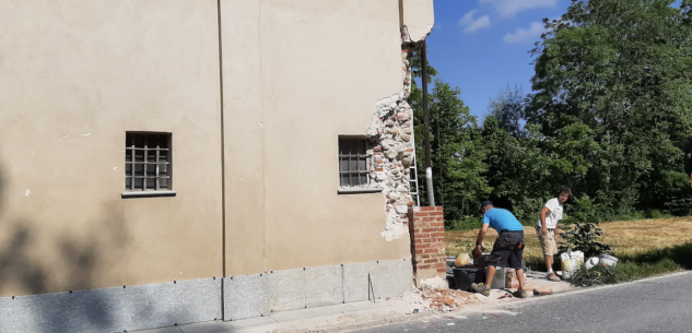 La Guida - Sant’Anna di Boves, lavori in corso per l’angolo della chiesa abbattuto da un camion