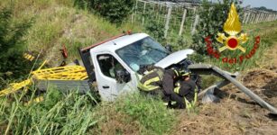 La Guida - Due all’ospedale per un furgone finito contro il guardrail