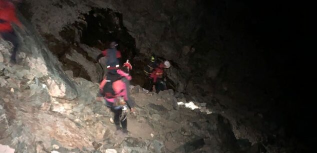 La Guida - Tecnici del Soccorso Alpino recuperano tre alpinisti sul Visolotto