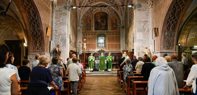 La Guida - Il cardinal Bertone ha celebrato la Messa a Sampeyre
