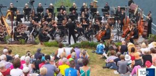 La Guida - Diverse migliaia di persone a Paesana per il concerto di Ferragosto