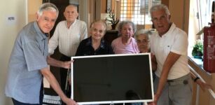 Un nuovo televisore per la casa di riposo di Demonte La Guida - Un nuovo televisore per la casa di riposo di Demonte
