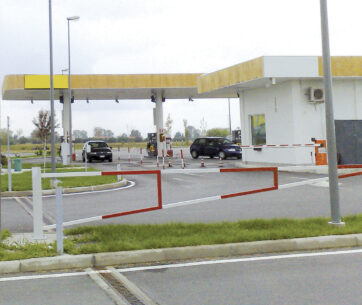 pompa di benzina ex auchan