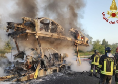 La Guida - Automezzo in fiamme sulla Torino-Savona, difficoltà per il traffico in direzione Liguria