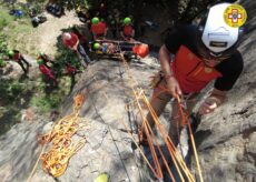 La Guida - I sanitari del Soccorso Alpino sperimentano il salvataggio in barella su parete rocciosa