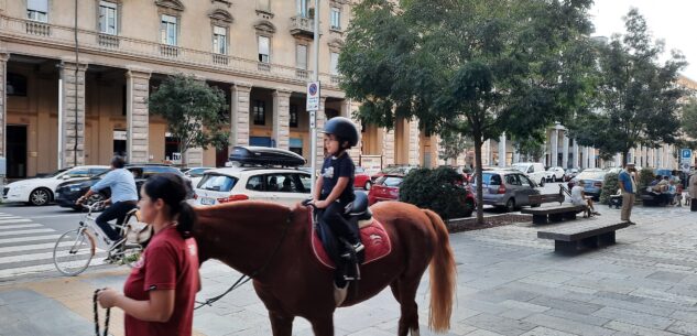 La Guida - Un cavallo in corso Giolitti: scuola di equitazione nel quartiere Cuneo Centro