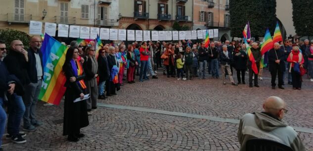 La Guida - I Cuneesi dicono no a tutte le guerre (foto e video)