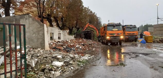 La Guida - Borgo, in corso i lavori di demolizione vicino a MEMO4345